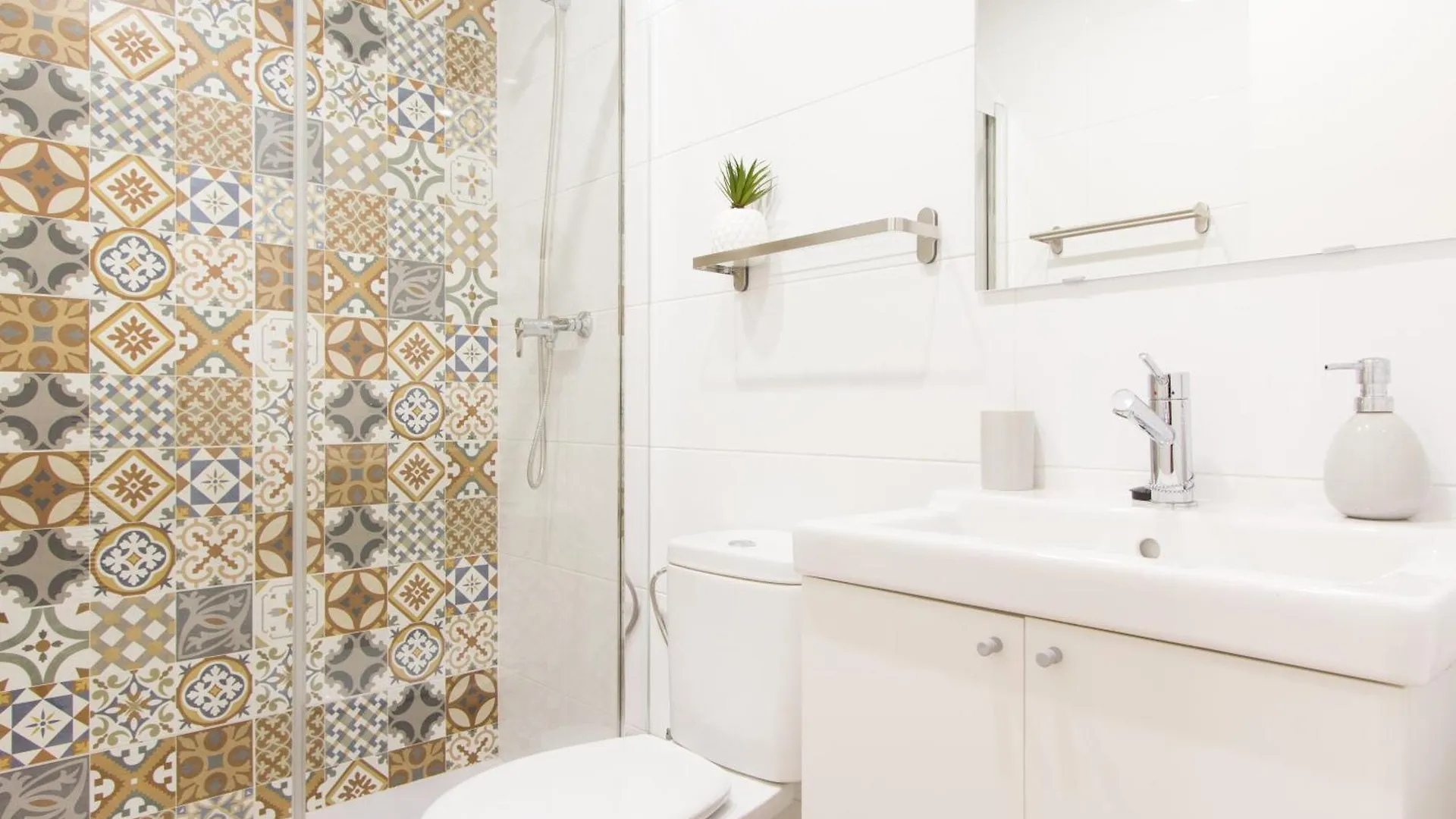 Novus Homes Barcelona Sants 0*,