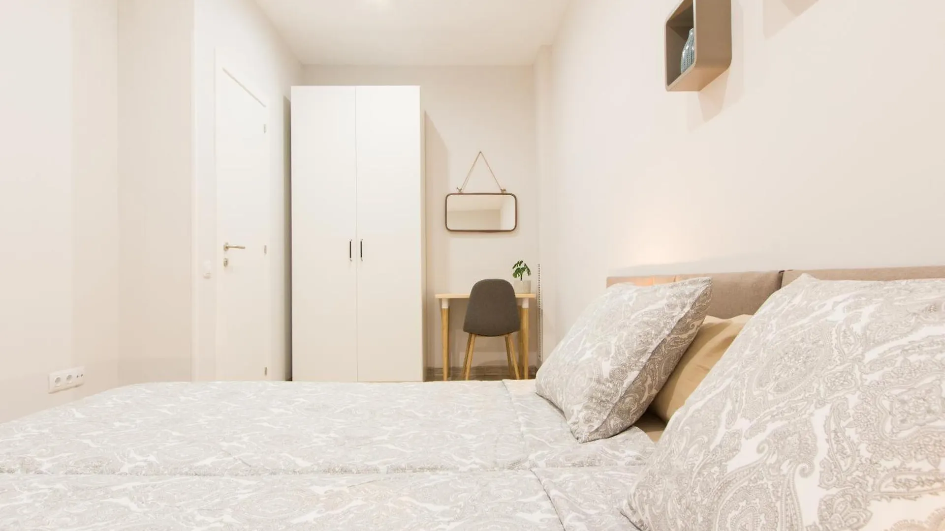 Novus Homes Barcelona Sants 0*,  ספרד